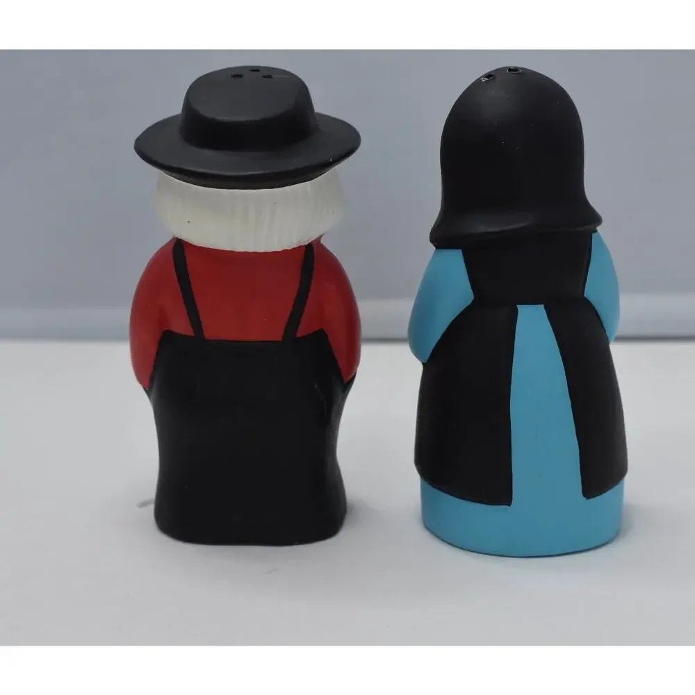 Vintage Amish Husband & Wife Farmers Hand painted Ceramic Salt & Pepper Shakers